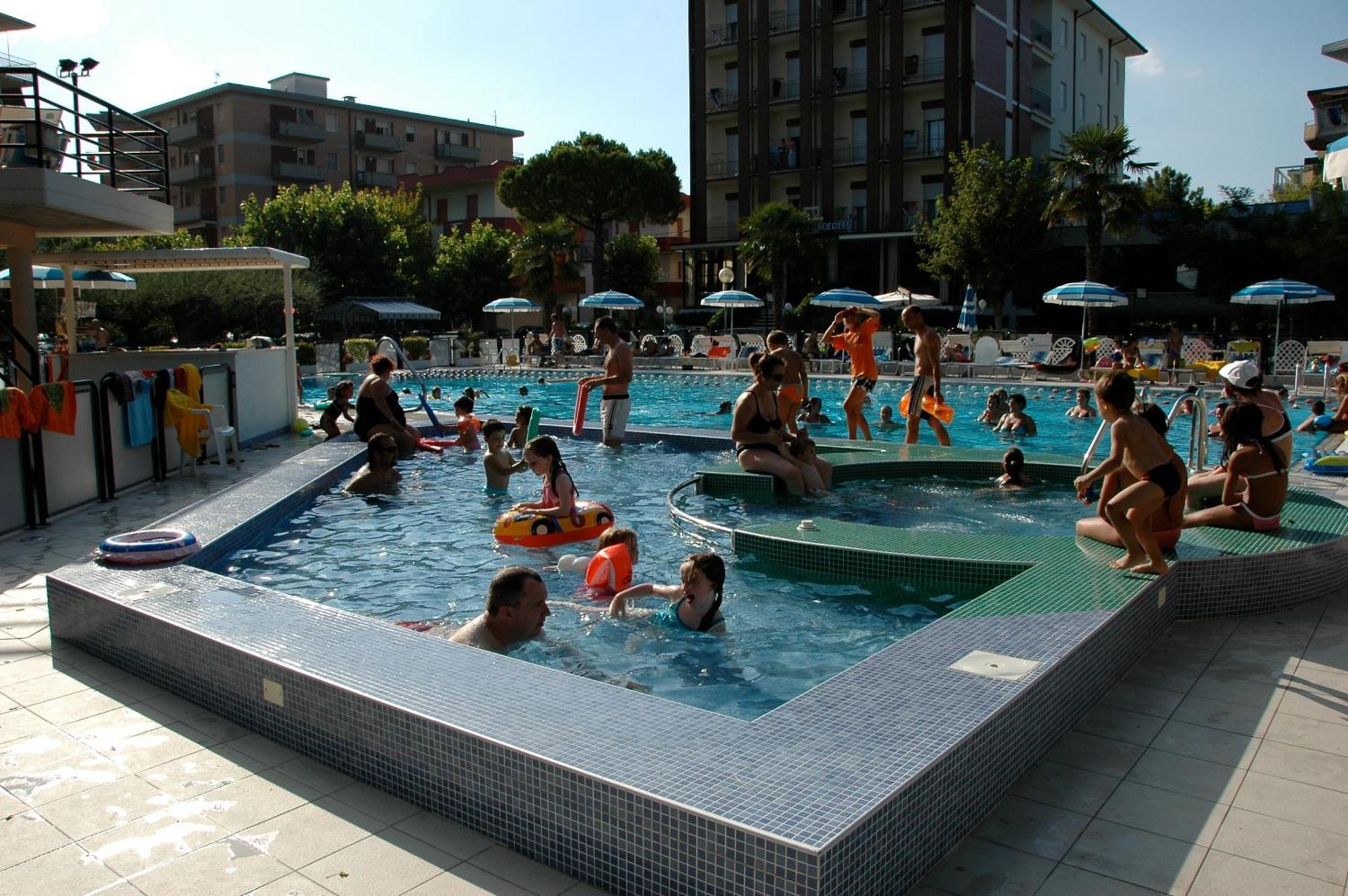 Hotel Beau Soleil Cesenatico Esterno foto