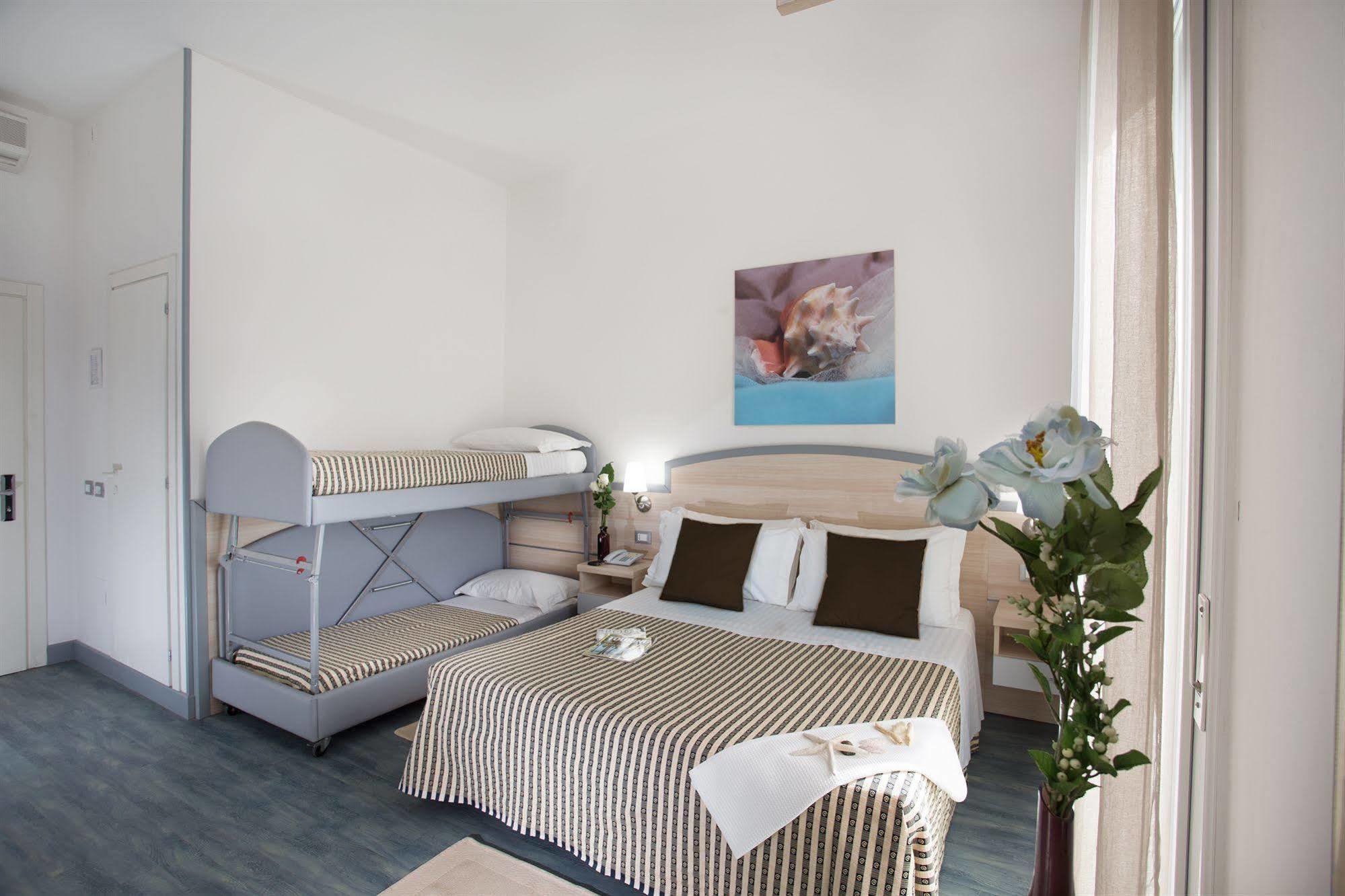 Hotel Beau Soleil Cesenatico Esterno foto