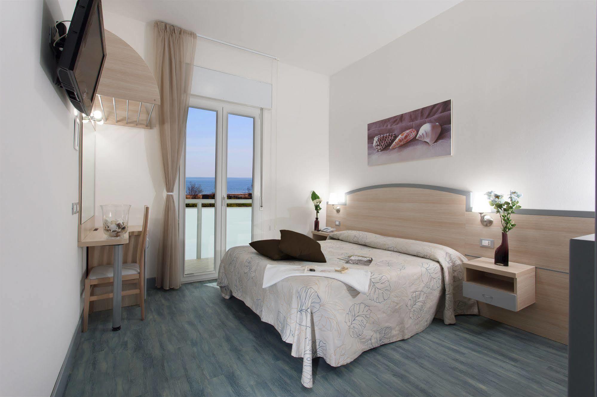 Hotel Beau Soleil Cesenatico Esterno foto